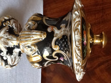 Charger l'image dans la galerie, Très beau flacon en porcelaine russe 19ème Manufacture Alexandre Popov