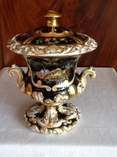 Charger l'image dans la galerie, Très beau flacon en porcelaine russe 19ème Manufacture Alexandre Popov