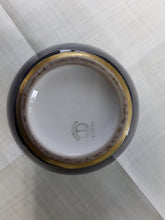 Charger l'image dans la galerie, Vase boule en porcelaine Camille Tharaud à Limoges