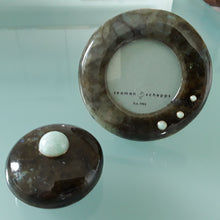 Charger l'image dans la galerie, Set Cadre photo et boite Seaman Schepps #2 en Jade Néphrite et Aventurine