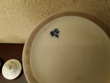 Charger l'image dans la galerie, Exceptionnelle Paire de Vases en Porcelaine 19ème Saint Cloud