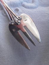 Charger l'image dans la galerie, Coffret de 12 fourchettes à huîtres en argent massif Empire