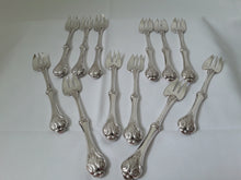 Charger l'image dans la galerie, Coffret de 12 fourchettes à huîtres en argent massif Empire