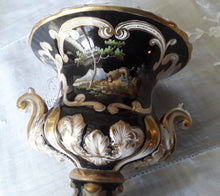 Charger l'image dans la galerie, Très beau flacon en porcelaine russe 19ème Manufacture Alexandre Popov